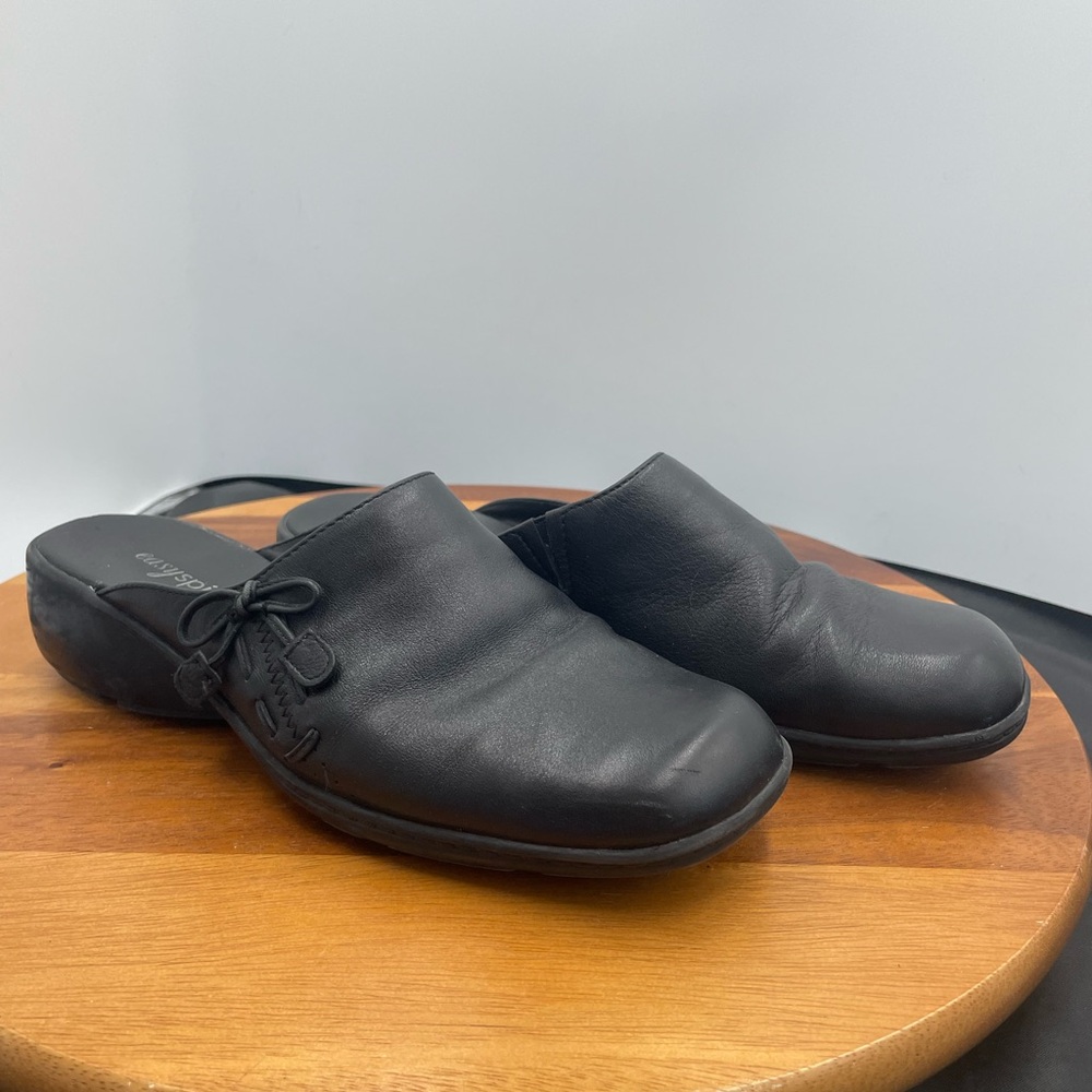 Ladies Easy Spirit black leather mules 7.5
